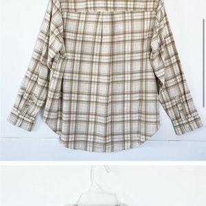 New with tags, size M petite, old navy, loose boyfriend fit plaid button down